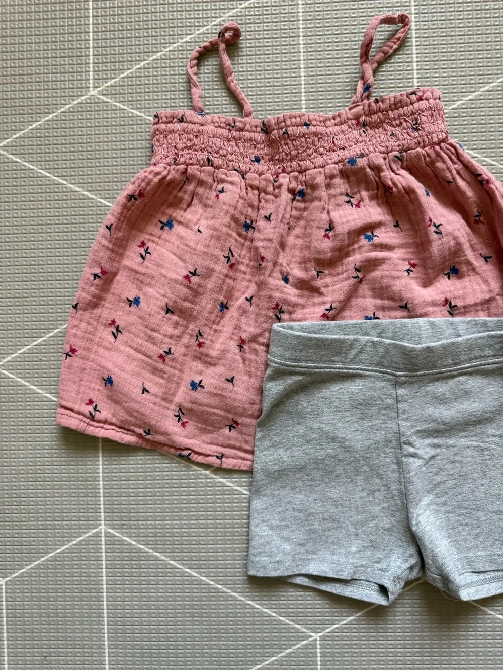 GAP|Baby girl/toddler set,Pink Floral gauzy Smocked Tank Top & biker Shorts•2-3T